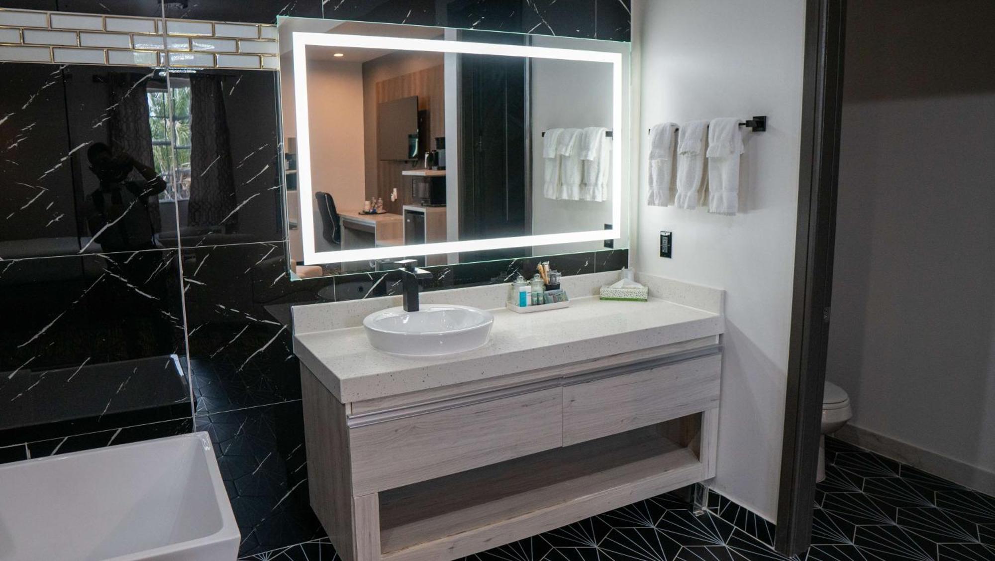 Surestay Hotel By Best Western Houston Southeast South Houston Bagian luar foto